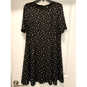 Ann Taylor NWT Sz12 Black and White Printed Dress with Short Sleeves